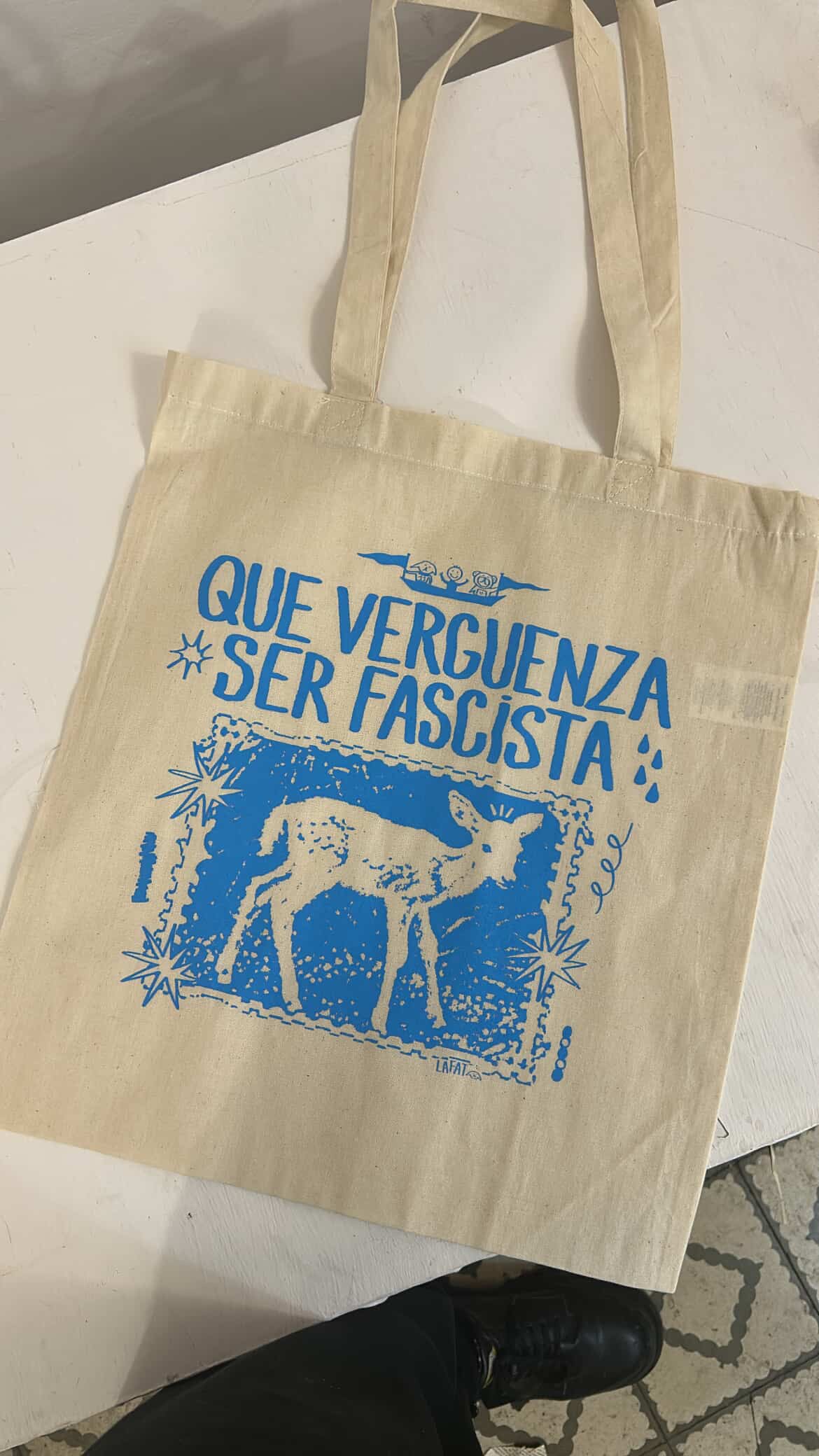 Bolso tote bag QUE VERGUENZA SER FASCISTA
